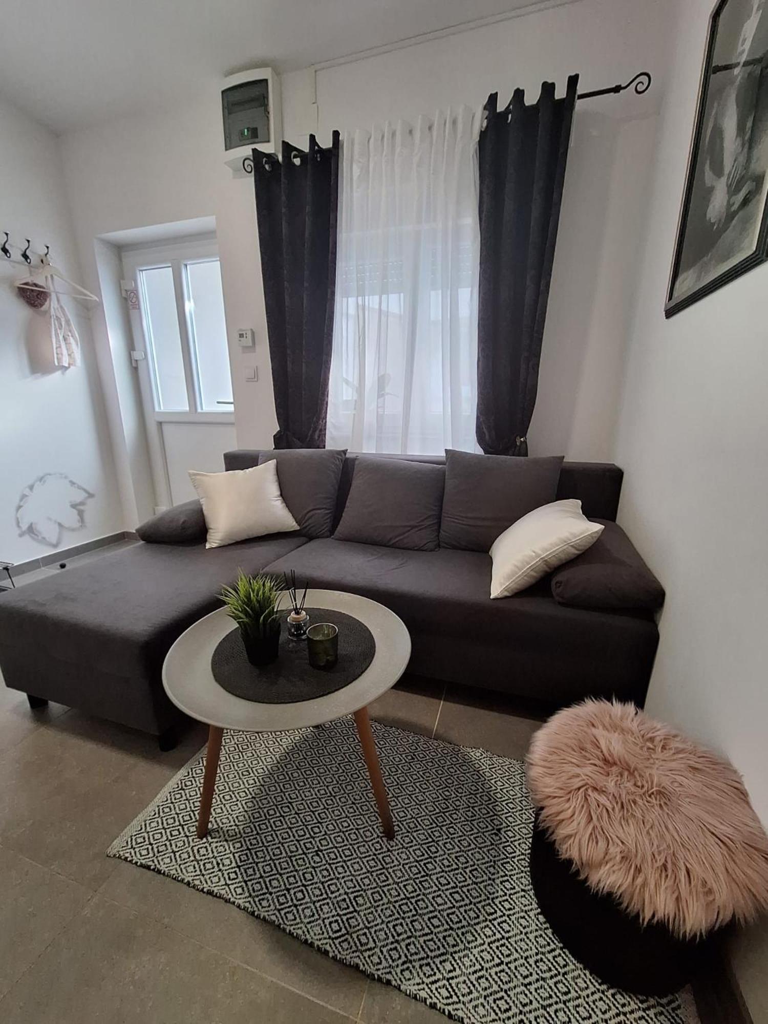 Studio Apartmani Louis I Lola Zagabria Esterno foto