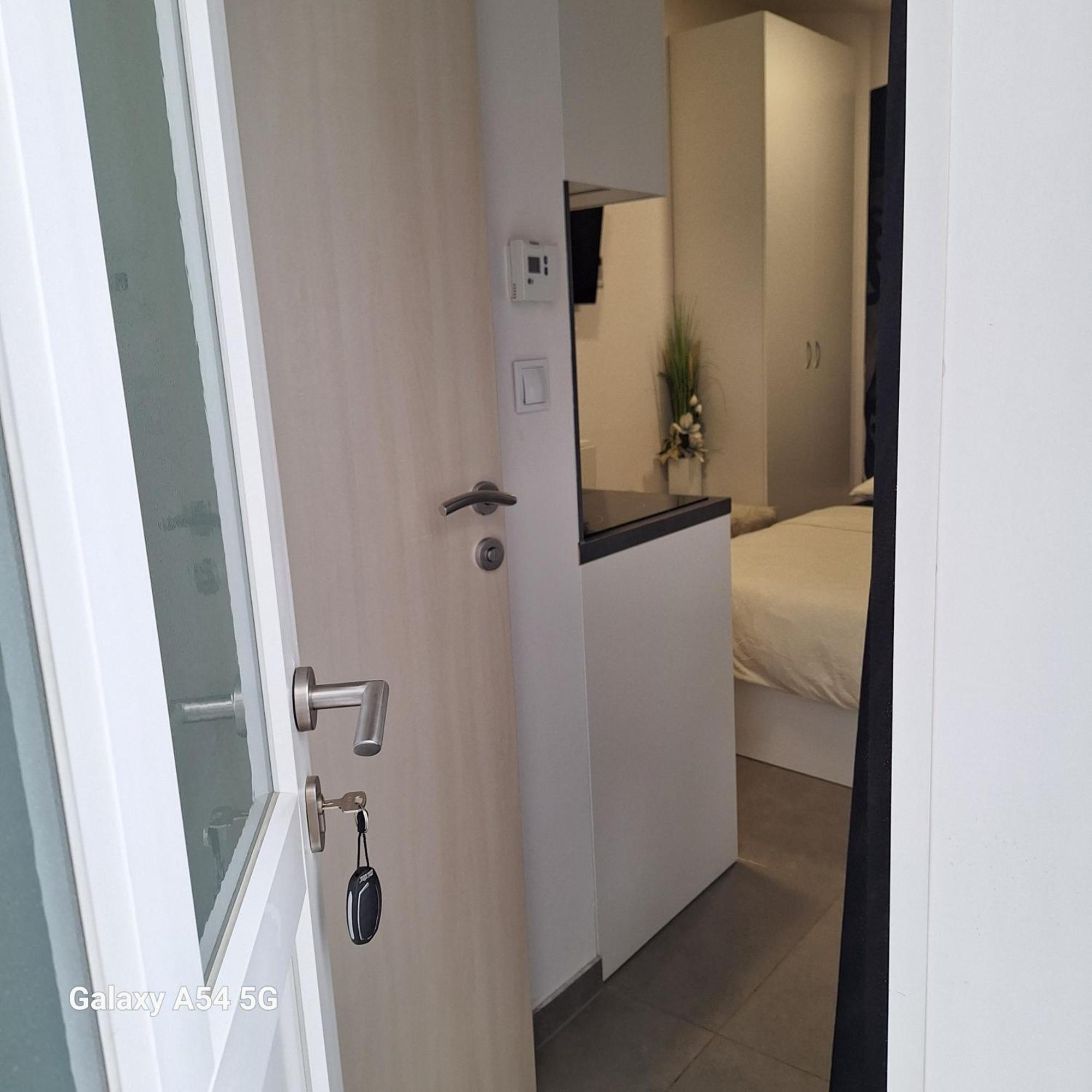 Studio Apartmani Louis I Lola Zagabria Esterno foto