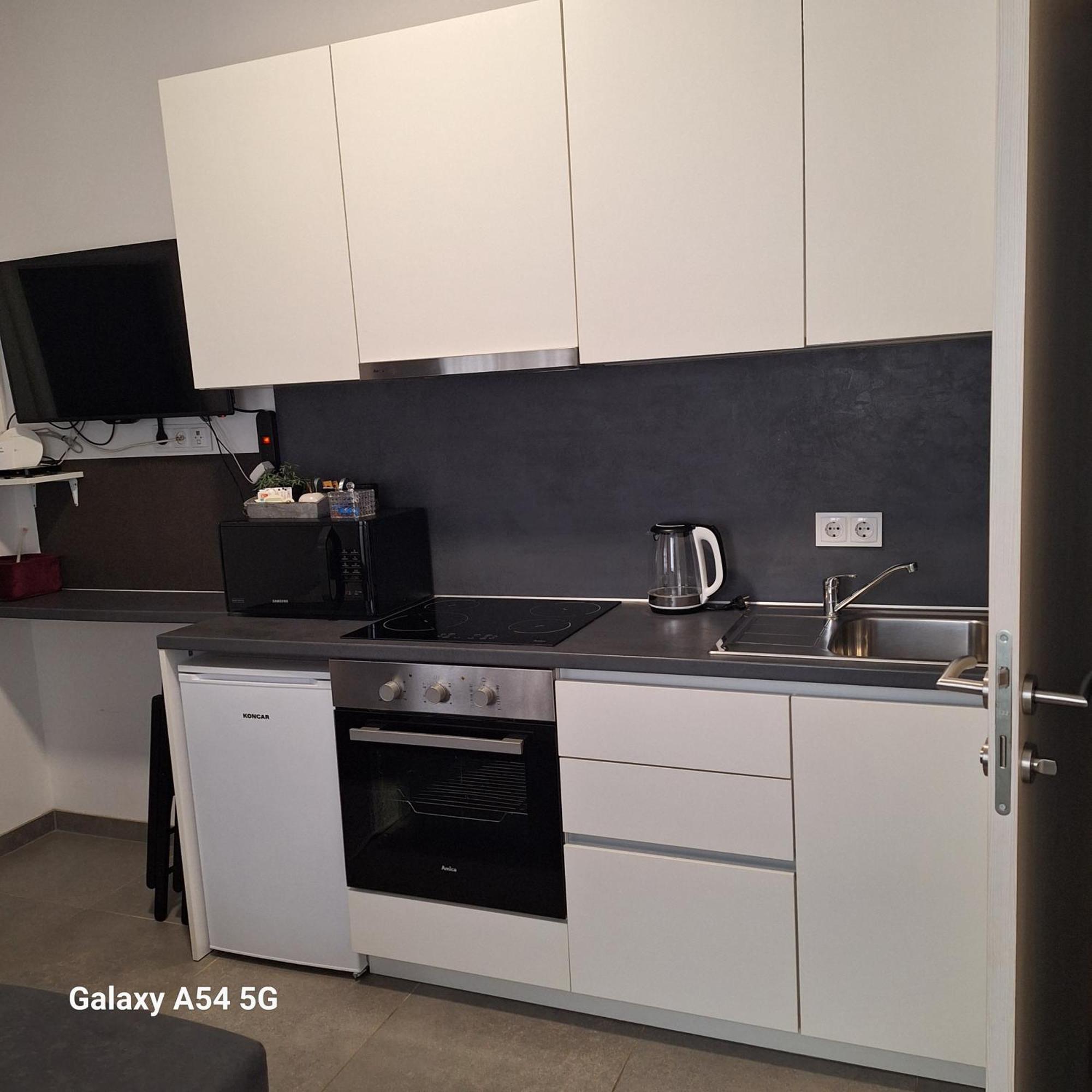 Studio Apartmani Louis I Lola Zagabria Esterno foto