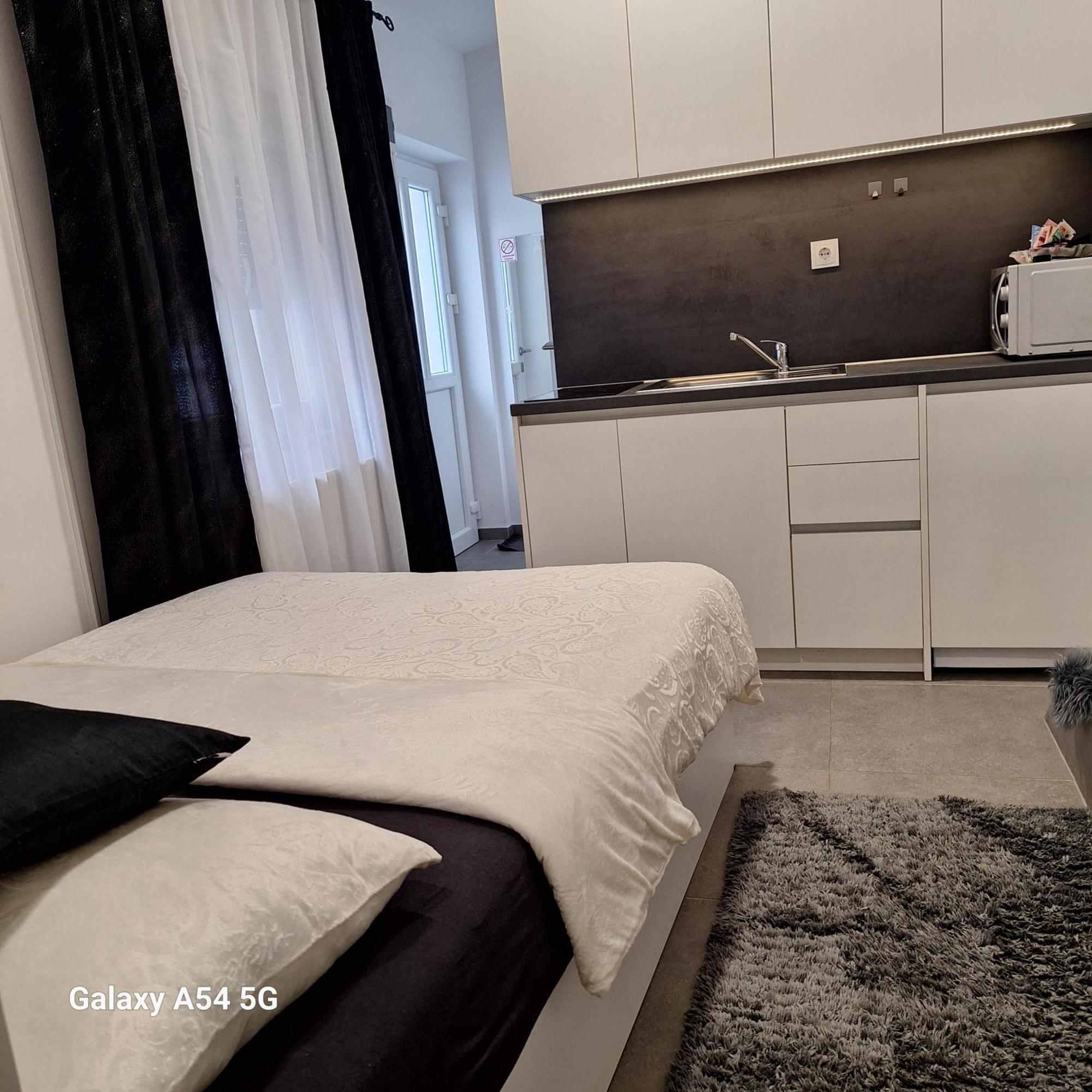 Studio Apartmani Louis I Lola Zagabria Esterno foto