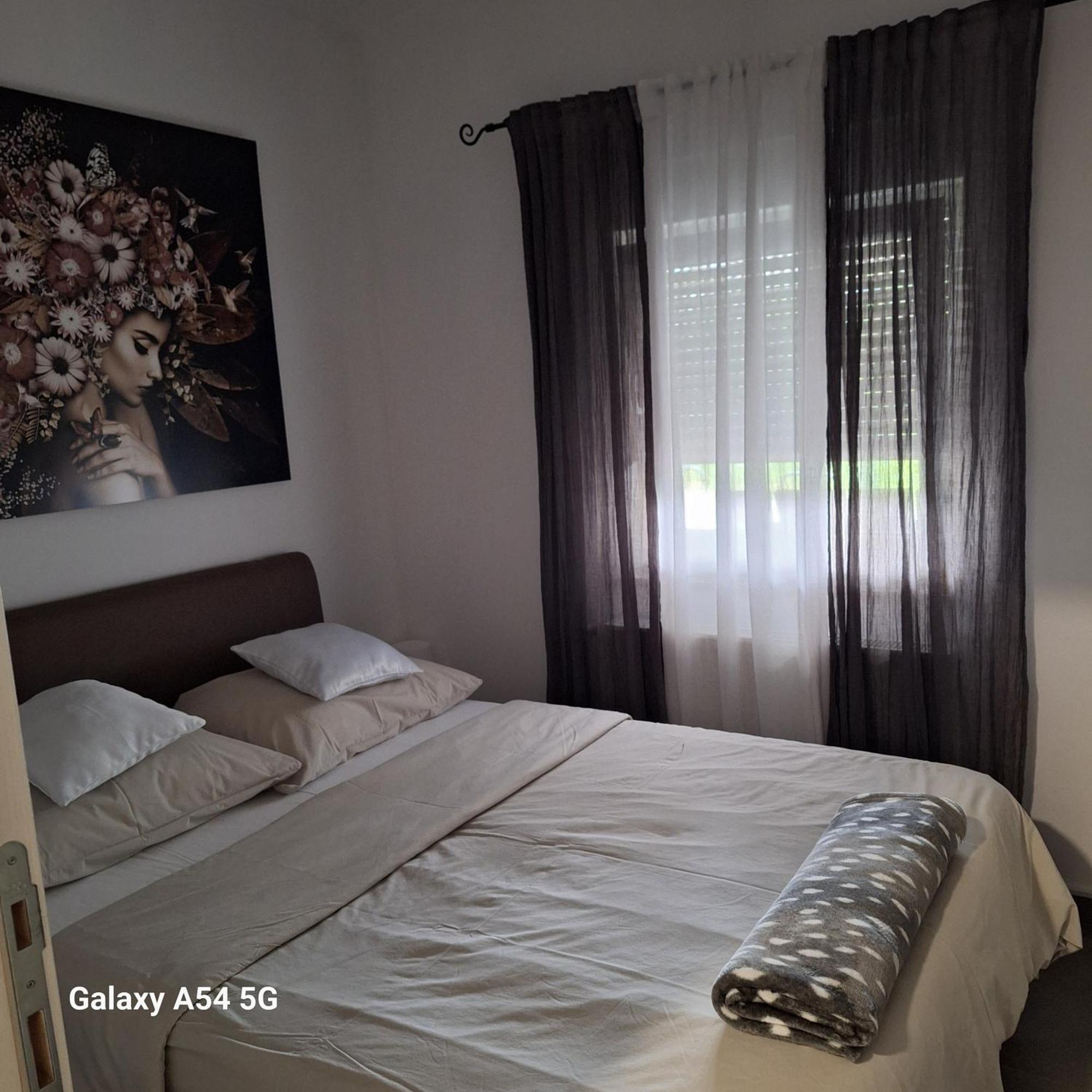 Studio Apartmani Louis I Lola Zagabria Esterno foto